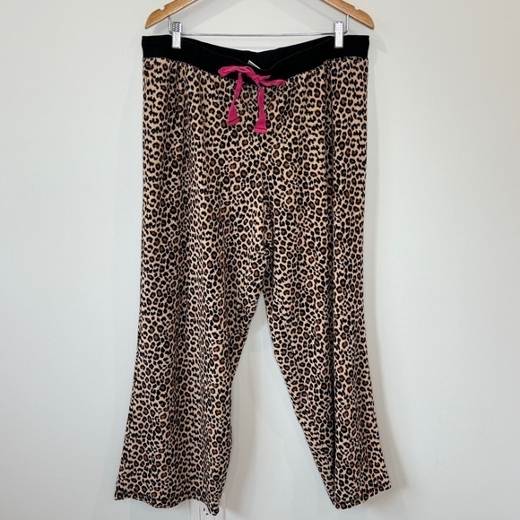 Betsey Johnson Leopard Print Women’s Pajama Set (XXL) - Picture 2 of 10